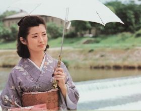 山口百惠：40年前的日本女神，巔峰時嫁人隱退，62歲的她怎麼樣了