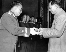 1955年大授銜，周總理自己沒授銜，為什麼能給全體將官們授銜