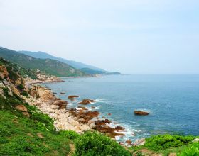 我國海岸線最長的省份，超過浙江與江蘇的總和，擁有眾多知名海灘