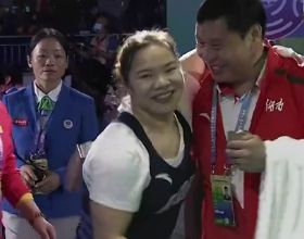 破世界紀錄！中國女舉無緣報名的奧運冠軍，隔空超東京冠軍12公斤