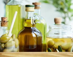 5款食用油測評：菜籽油、葵花油高溫烹飪致癌物多，橄欖油最健康
