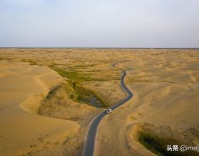 新疆羅布人村寨，塔里木河在這裡穿過塔克拉瑪干沙漠