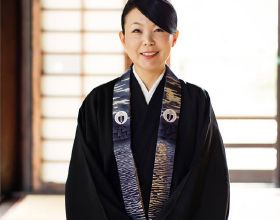 被迫相親35次，她出逃美國生活10年，又回日本當寺廟住持