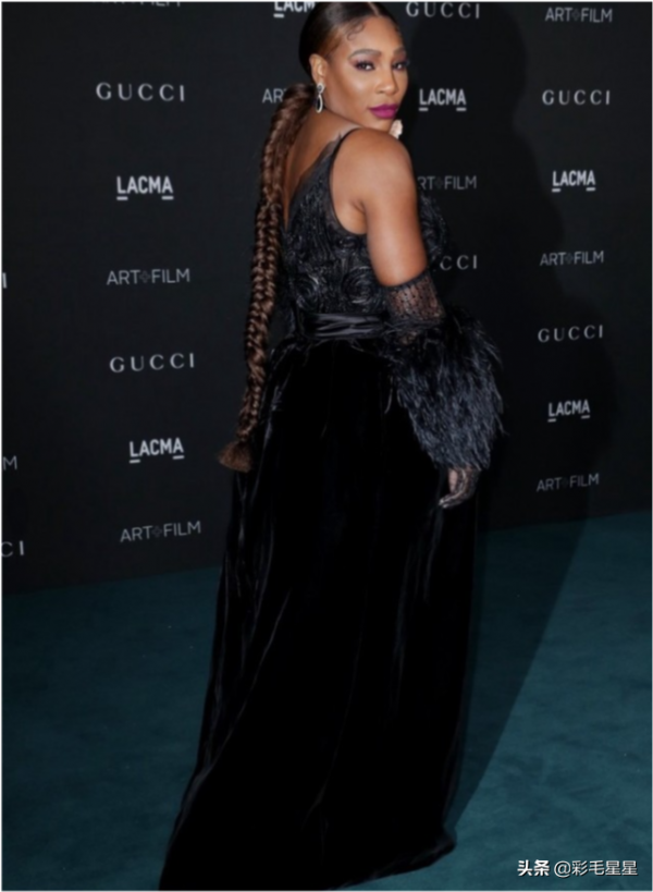 小威現身2021年LACMA藝術與電影盛典 身穿黑色禮服驚豔亮相