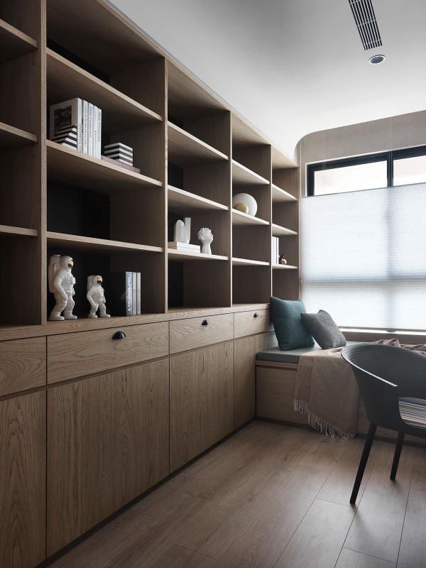 她花20萬裝100㎡新房，做最對的事：床頭隔出步入式衣帽間，漂亮