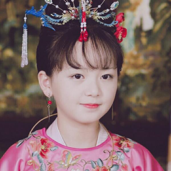 還記得《小戲骨紅樓夢》裡的薛寶釵嗎？她現在長這樣