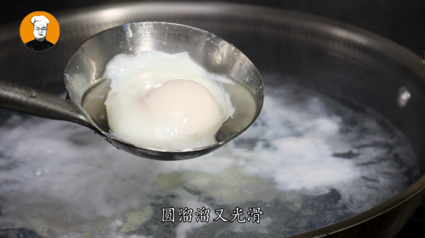 原來水煮荷包蛋這麼簡單，各個圓嫩漂亮零失敗，方法供大家參考