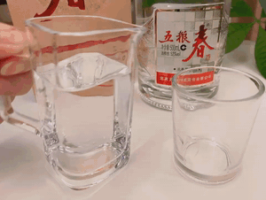 每逢佳節必喝酒,感情都在酒裡頭。自飲送禮三款五糧濃香產品推薦 每逢佳節必喝酒,感情都在酒裡頭。自飲送禮三款五糧濃香產品推薦