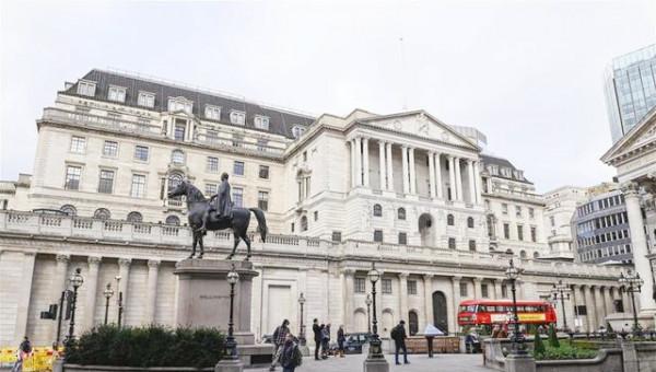 1998年，香港政府在中央政府的支援下是如何打敗索羅斯的？