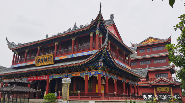 渝北大龍山有一座千年古寺，傳說唐三藏去過