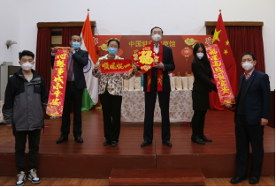 駐印度使館向在印中國公民發放“春節包”