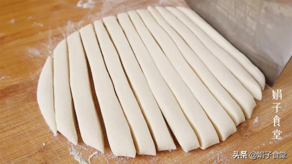 天冷了，就饞這道麵食，比麵條好吃，比餃子簡單，一大鍋吃不夠