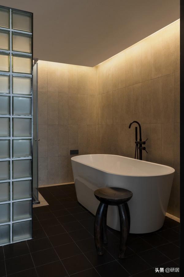 她家不豪華，氛圍很清淨，進屋就被治癒了，這正是我一直想找的家