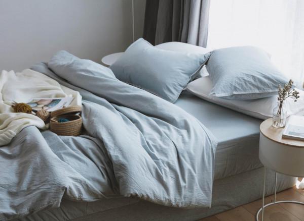 床旗、床裙、床尾凳,那些讓人疑惑的床品,有沒有實際用途? 床旗、床裙、床尾凳,那些讓人疑惑的床品,有沒有實際用途?