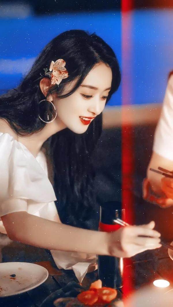 趙麗穎是個小太陽，渾身充滿正能量，小小的身體大大的能量