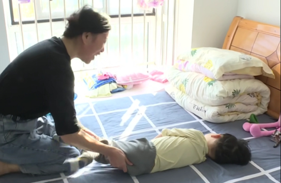 70萬一針天價救命藥,媽媽為救象鼻寶寶創下奇蹟,丈夫卻從未露面 70萬一針天價救命藥,媽媽為救象鼻寶寶創下奇蹟,丈夫卻從未露面