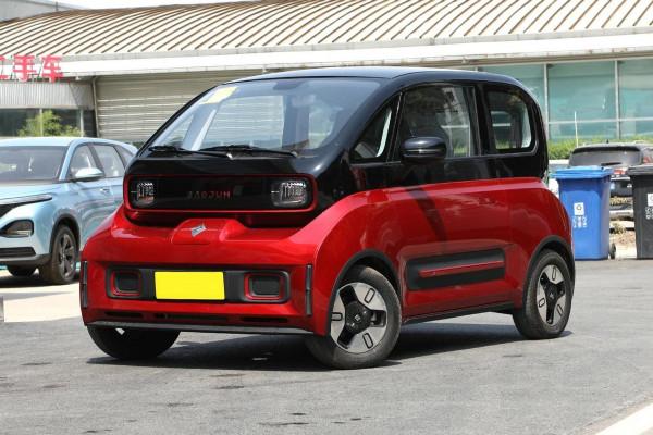 詳解寶駿E300，顏值、配置都不錯，但價格有點小貴，6.48萬起