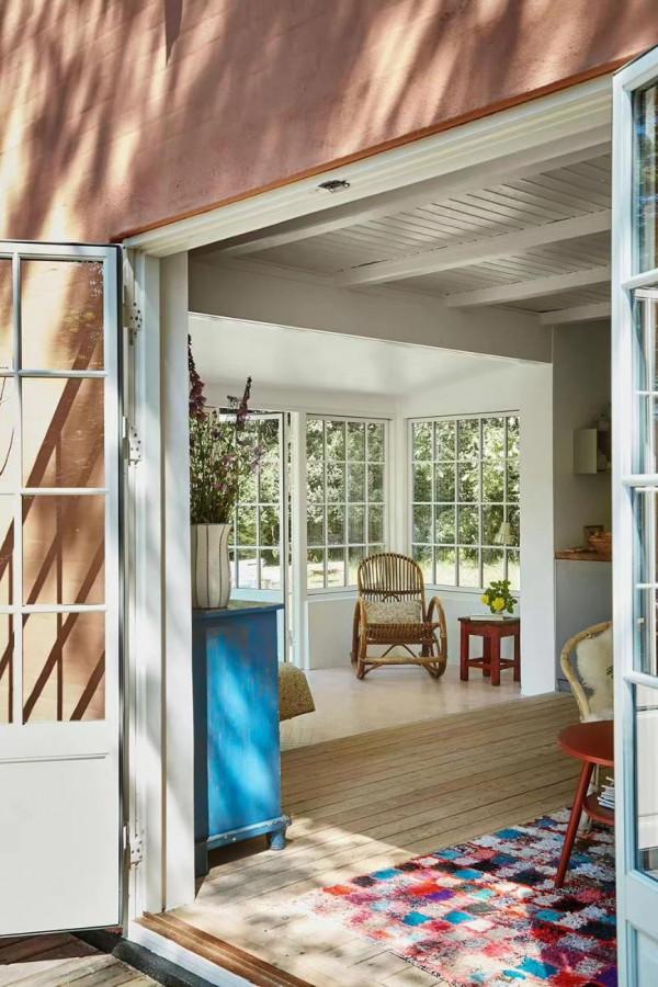 丹麥姐妹曬出80平度假風的家，明亮簡單色彩美，精緻生活超有愛