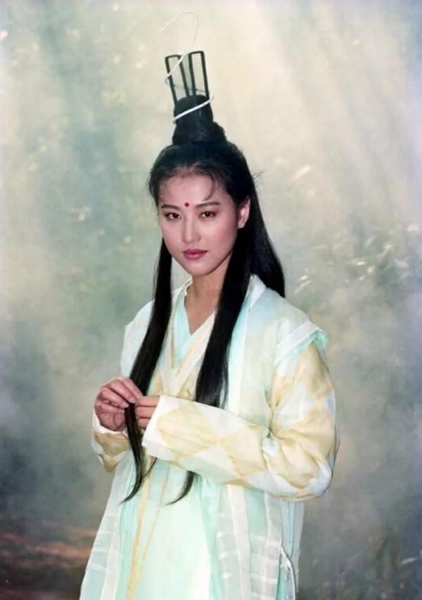 港星定居內地，在北京的富足，上海的熱衷綜藝，廣東的直播賣貨