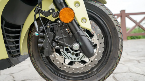 運動休閒踏板 傳承雷霆王水冷動力 1.88萬元光陽RacingX150靜態測評