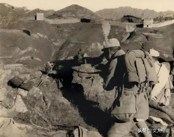 丁盛隻身營救被敵人包圍的二百人,連長感激地說,丁大膽名不虛傳 丁盛隻身營救被敵人包圍的二百人,連長感激地說,丁大膽名不虛傳