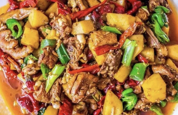 想要吃得健康，還是得吃「新疆大盤雞」家常小炒