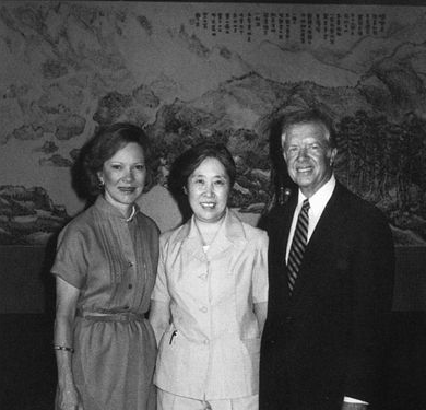 1963年,劉少奇夫人王光美畫像,在印尼街頭被爭相傳閱,究竟為何 1963年,劉少奇夫人王光美畫像,在印尼街頭被爭相傳閱,究竟為何