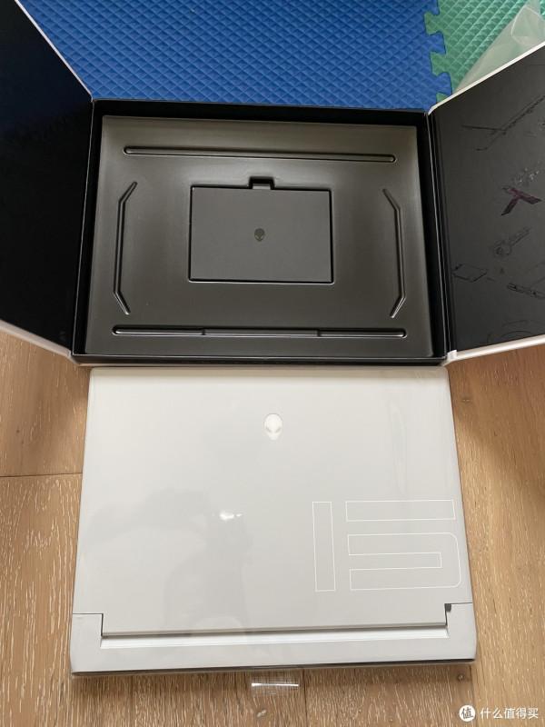 致我們終將逝去的青春！奔五的年紀狠心開箱外星人x15R1