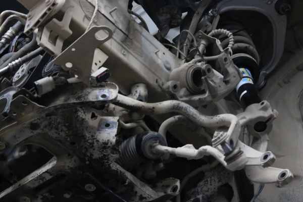 翻新“破爛不堪”的寶馬X5,車主硬是把X5當拖拉機開了7年 翻新“破爛不堪”的寶馬X5,車主硬是把X5當拖拉機開了7年