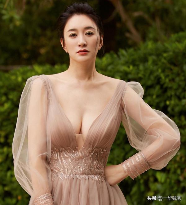 李小冉:用時間、經歷、成熟撐起“三體”丰韻之美 李小冉:用時間、經歷、成熟撐起“三體”丰韻之美