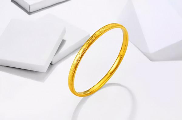 最經典的7款黃金手鐲該怎麼搭配?選對時尚翻倍 最經典的7款黃金手鐲該怎麼搭配?選對時尚翻倍