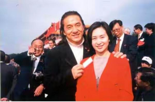 成龍曾在澳門賭場得罪“崩牙駒”，被14K包圍後，幸得賭王解救