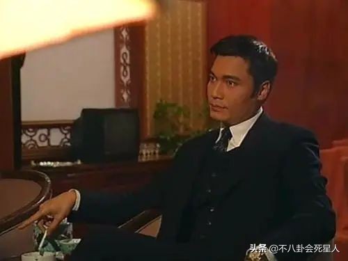 6位香港的“師奶殺手”，發福邋遢，走穴商演，離婚帶女，不容易