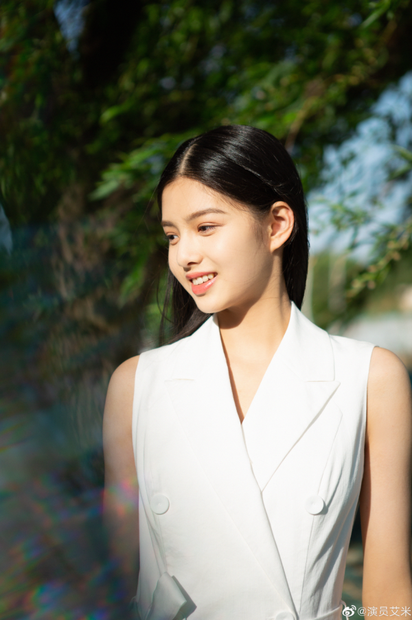 《長津湖》裡一個鏡頭上熱搜，14歲的艾米到底什麼來頭