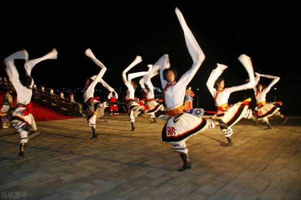 尋味天下第一雄關——嘉峪關當地的5大美食，好吃到讓你懷疑人生