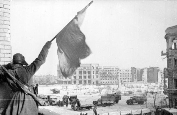 1996年，西班牙政府邀請一群平民來訪，他們是誰？