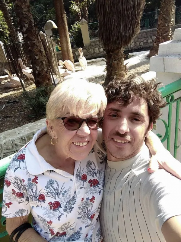 突然結婚！年齡比兒子都要小一圈，她又嫁軟飯男了？