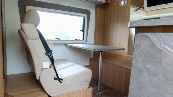 上汽躍進H500底盤,一體成型玻璃鋼廂體,網紅4號房車 上汽躍進H500底盤,一體成型玻璃鋼廂體,網紅4號房車