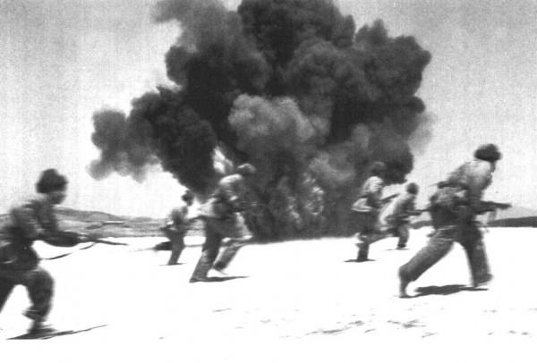 “三三制”拍出來不好看？密集衝鋒的“人海戰術”就好看了嗎？