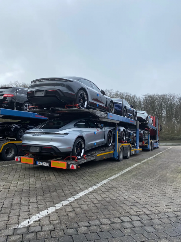 外媒報道稱，60%的已交付保時捷Taycan都有起火隱患