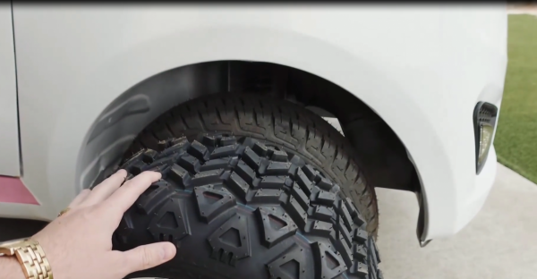 美國佬一萬買老頭樂，想證明中國車不值錢，試駕後卻迷上中國製造