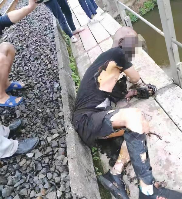 四川男子釣魚誤觸高壓電,意外身亡!為什麼總有人在高壓電下釣魚 四川男子釣魚誤觸高壓電,意外身亡!為什麼總有人在高壓電下釣魚