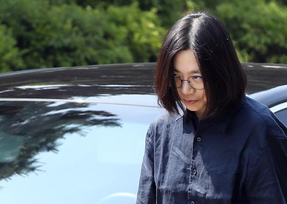 “惡魔千金”趙顯娥：虐待傭人、家暴丈夫，因一顆堅果逼停飛機