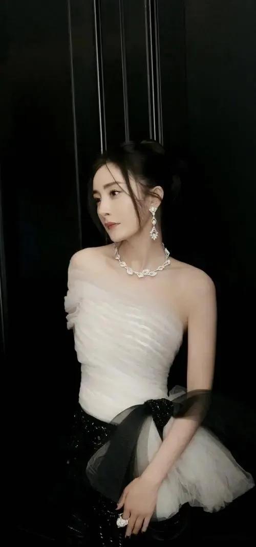 楊冪驚豔寫真集2 楊冪驚豔寫真集2