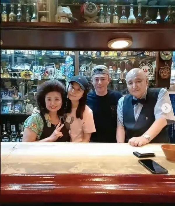 林心如成母校驕傲太爭氣！穿西裝參加校慶美回巔峰期，親切沒架子