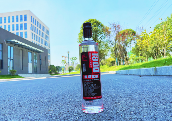 注意！這些才是100元以內，價效比最高的幾種白酒