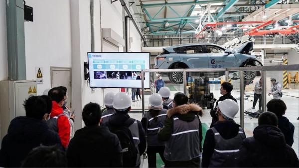 嵐圖參與碰撞測試，還將15位使用者帶到現場，不擔心出&OpenCurlyDoubleQuote;事故&rdquo;嗎？