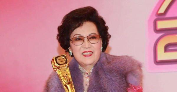 2021年去世的5位明星，有人圓滿、有人不甘、還有人在夢中離去