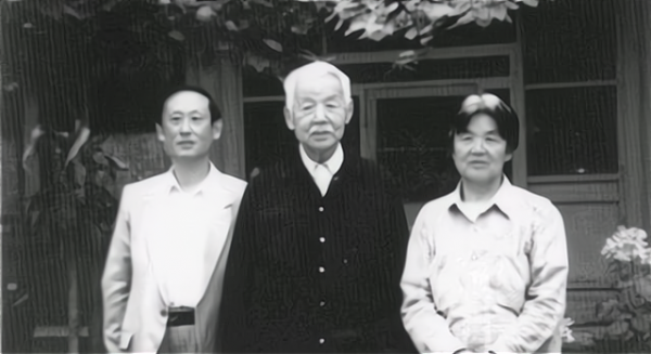 他曾任山東省的省長，後任中顧委委員，官至正部，享年100歲