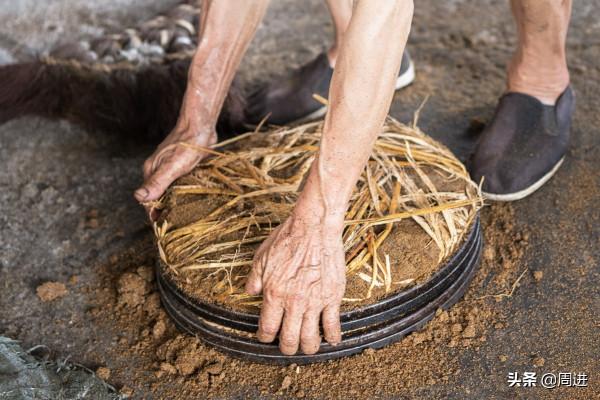 7旬老人的傳統榨坊，人工榨出的菜油比機器榨出的菜油香味更濃